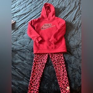 Toddler girls Nike cheetah print hooded sweatshirt with matching leggings